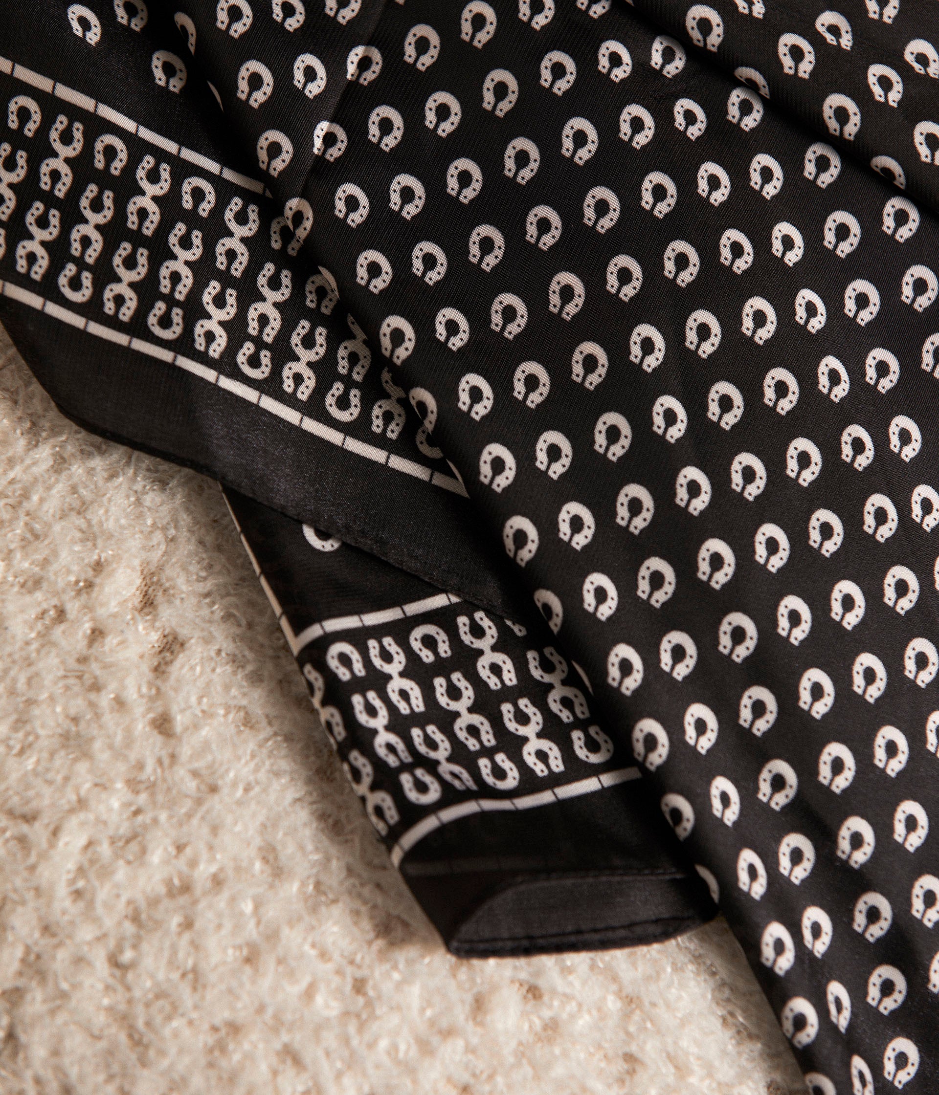 Foulard noir imprimé Teddy