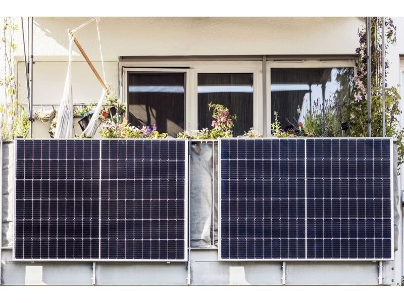 Technaxx Solaranlage Balkonkraftwerk 800W TX-274 Plug-and-play Solarsystem mit 2x 410 W Modul Monokristallin 172.4 x 113.4 x 3.5 cm, auf 600 W begrenzbar, mit APP oder Anschluss mit Wieland System