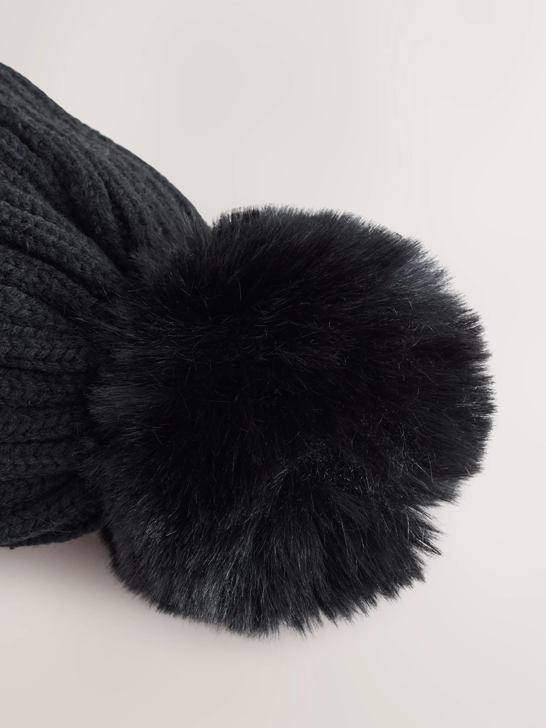 Zwart - Geribbelde beanie-muts met pompon (3mnd -16jr)
