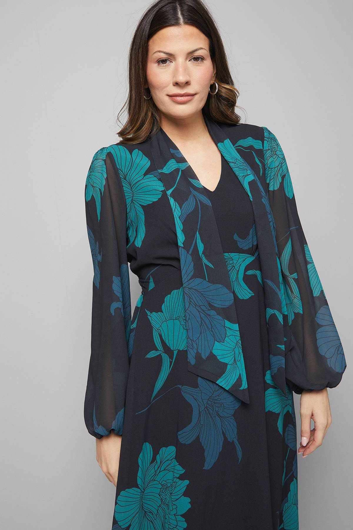 Wallis Robe Midi Noire à Motifs Floraux avec Nœud Lavallière