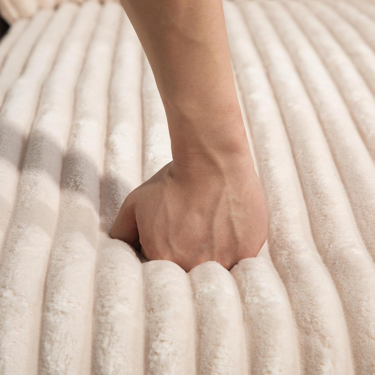 Modernes Cord-Schlafsofa Cloud Couch mit 3 weichen Kissen, bequemes Einzelsitz-Bodensofa für Wohnzimmer Wohnung Büro (Beige)