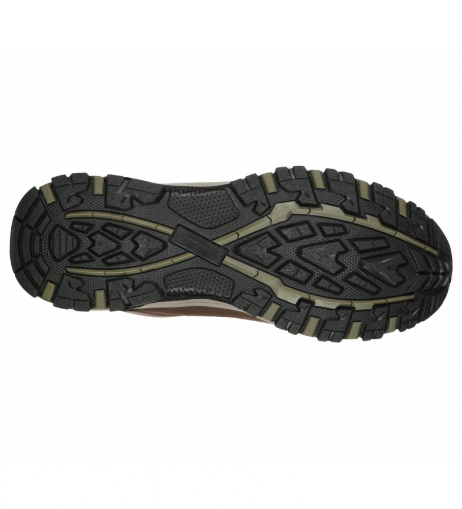 Tênis de corrida de trilha Skechers Selmen Melano marrom, ajuste relaxado