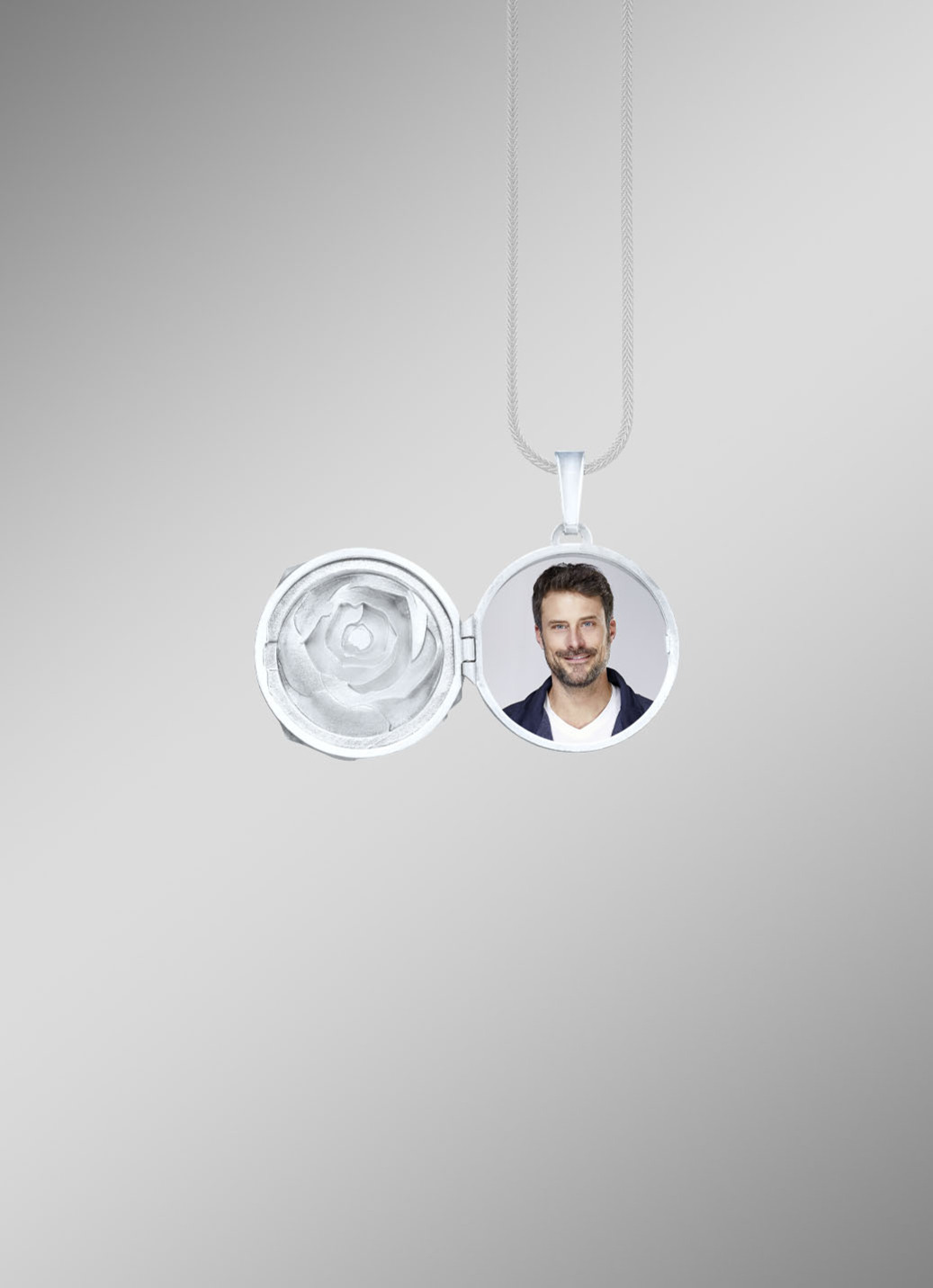 Medaillon im Rosen-Design