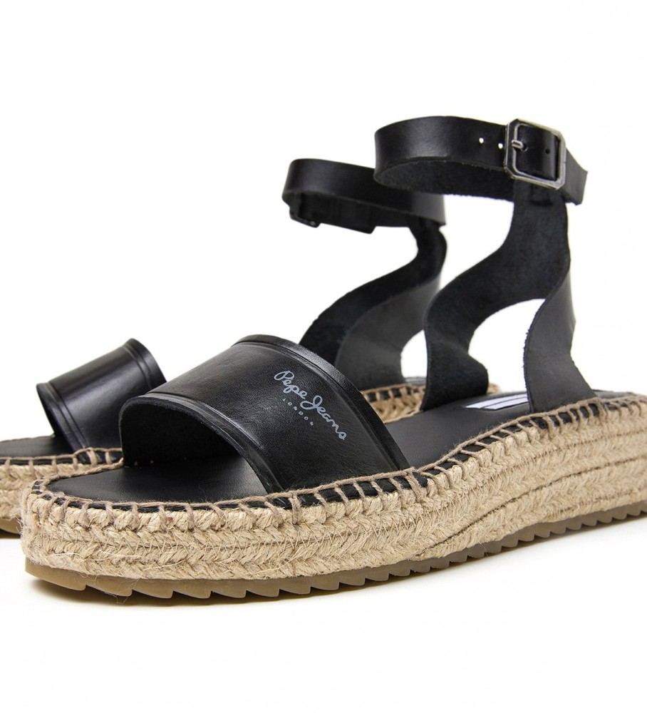 Sandálias Pepe Jeans Kate em couro preto com detalhes em relevo.
