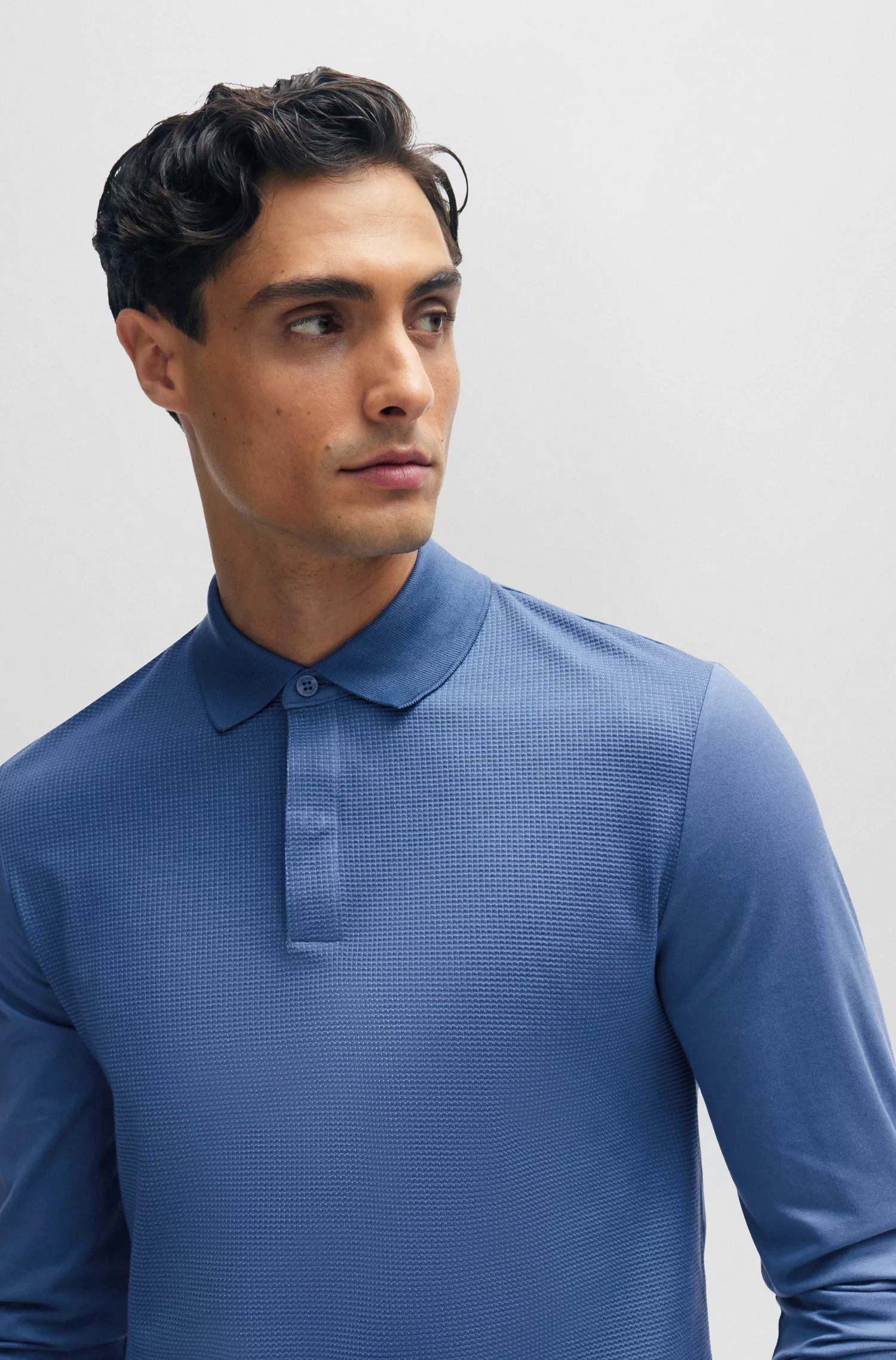 Camisa polo BOSS preta em mistura de algodão, corte slim e acabamento mercerizado.