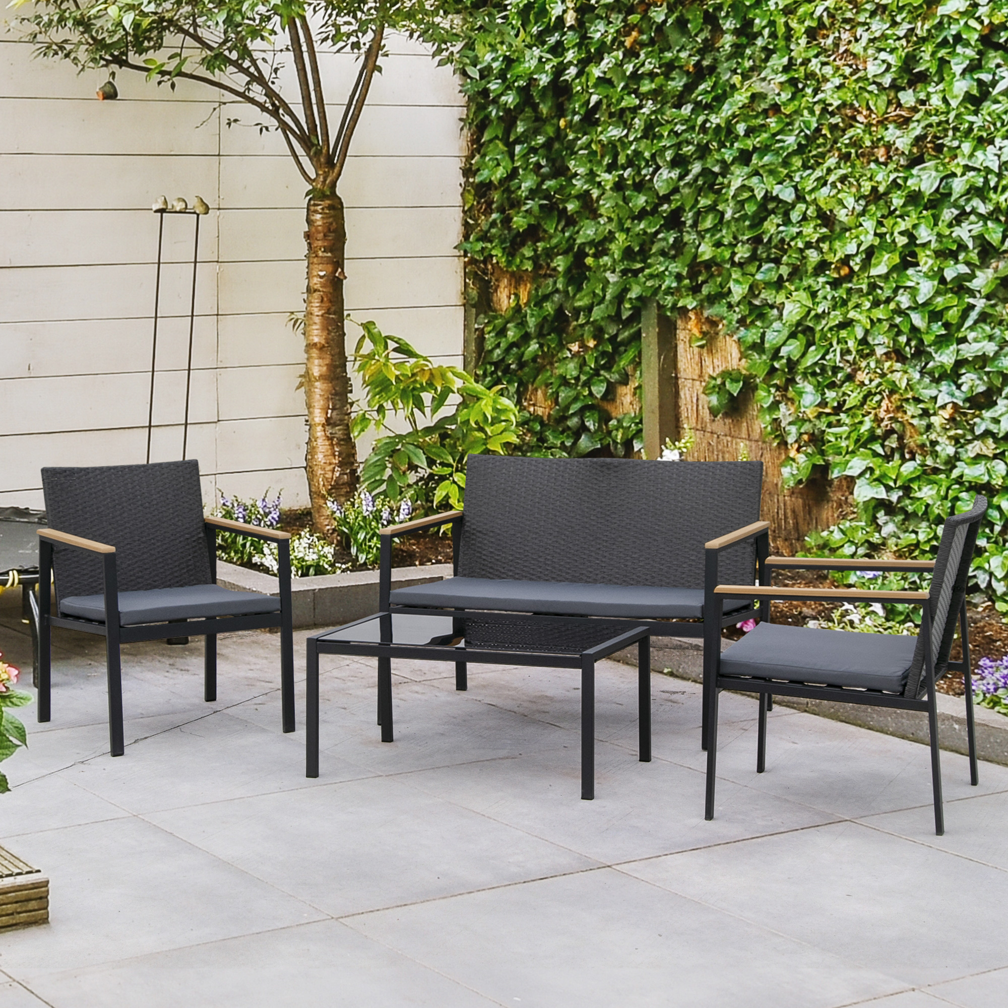 Conjunto de móveis Outsunny de 4 peças em rattan PE com almofadas, 2 poltronas, 1 sofá de dois lugares e mesa de centro para jardim, terraço e pátio, preto e cinza.