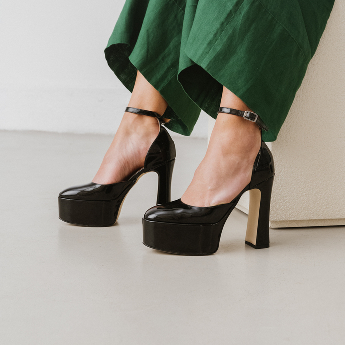 Babies à talons et plateformes  en vernis noir