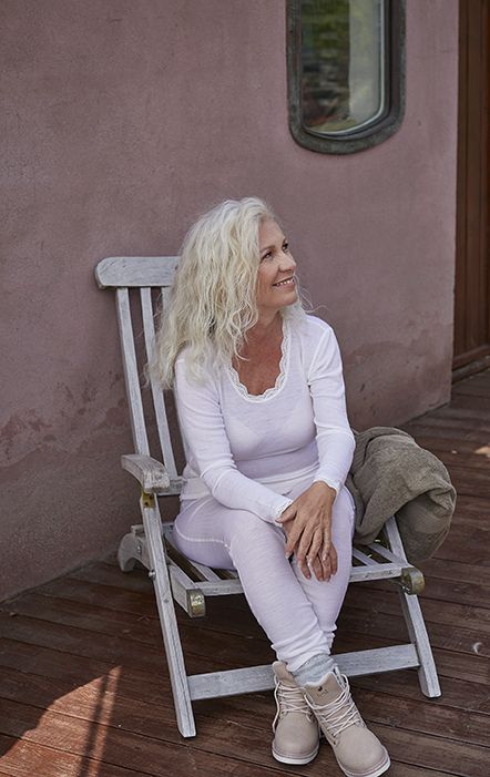 Flora Trøye i merinoull med blondekant