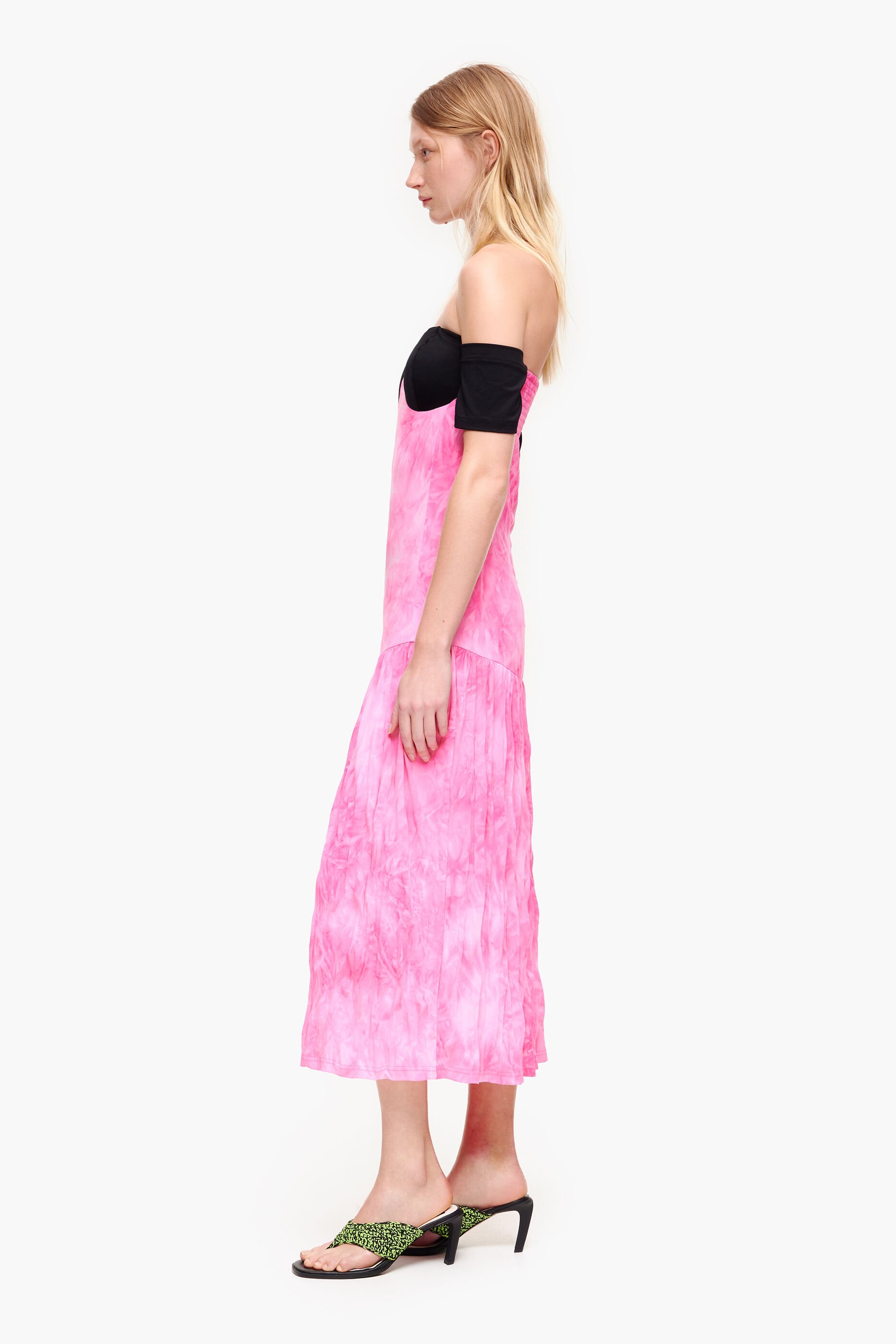 Vestido midi rosa fluido