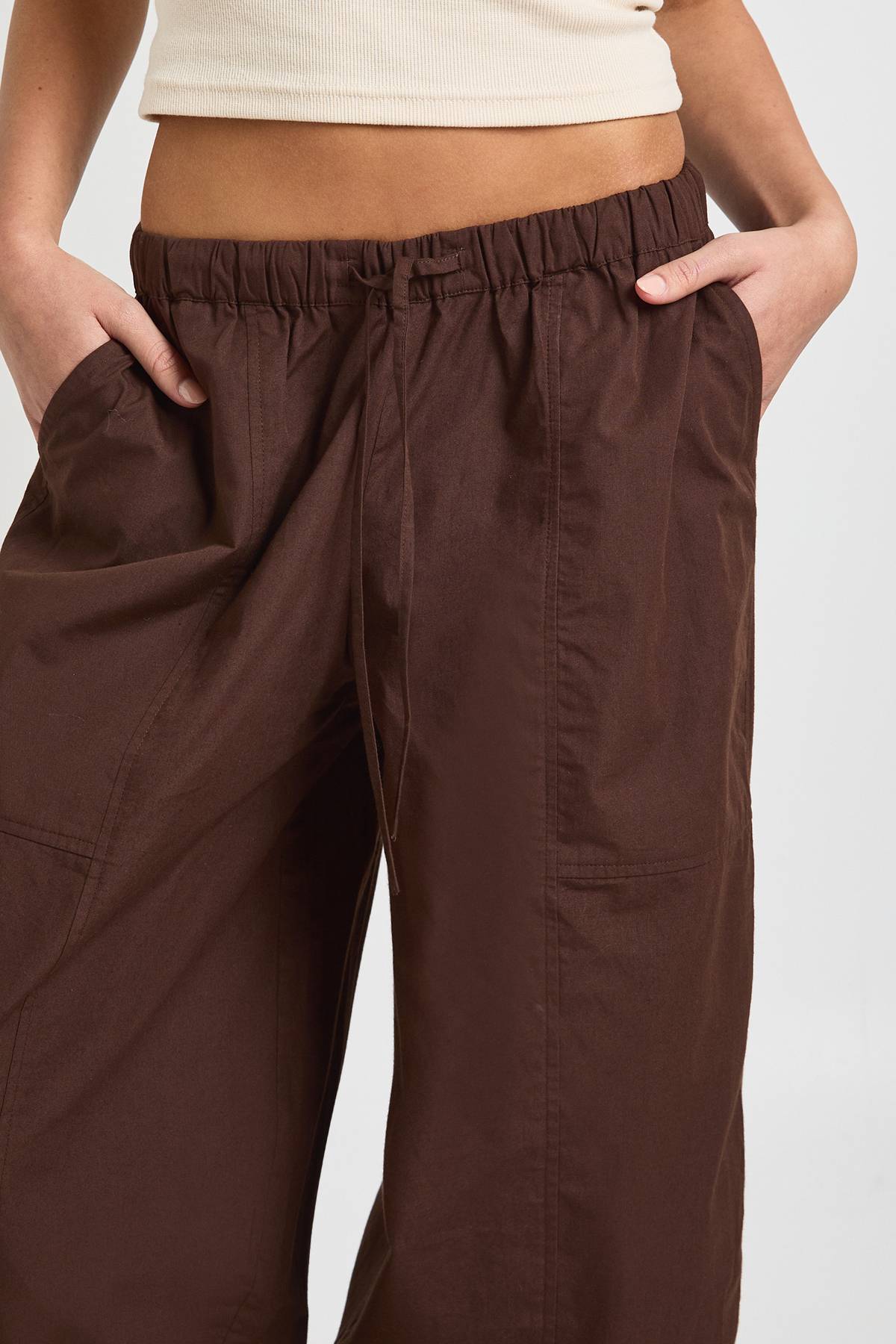boohoo Pantalon En Popeline À Jambes Tonneau Avec Cordon De Serrage