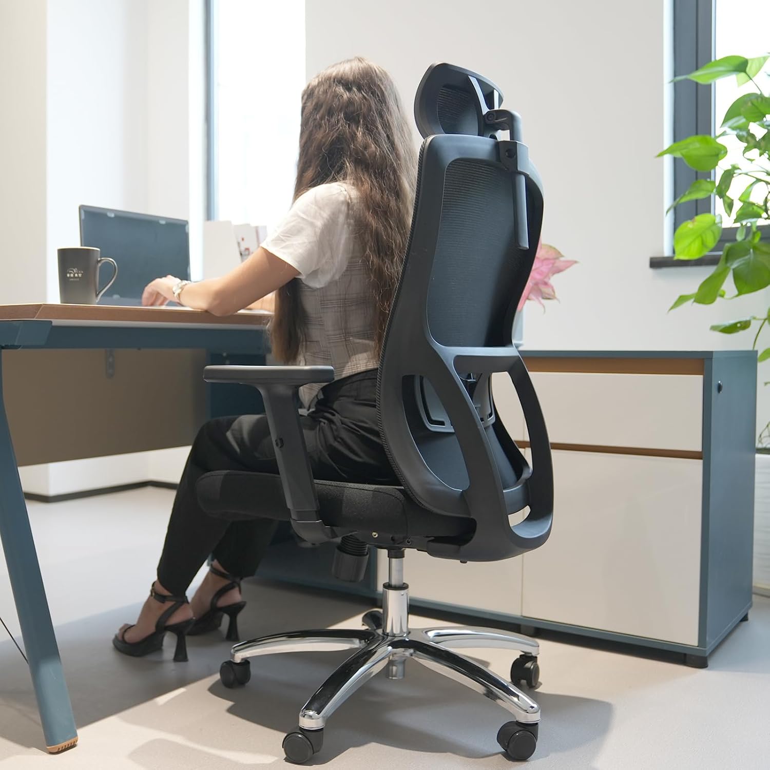 Bürostuhl Ergonomisch,Schreibtischstuhl mit verstellbarer Kopfstütze, Armlehnen und Lendenwirbelstütze, Drehstuhl aus Mesh,höhenverstellbarer Chefsessel,Computerstuhl Wippfunktion,Belastbarkeit 150kg