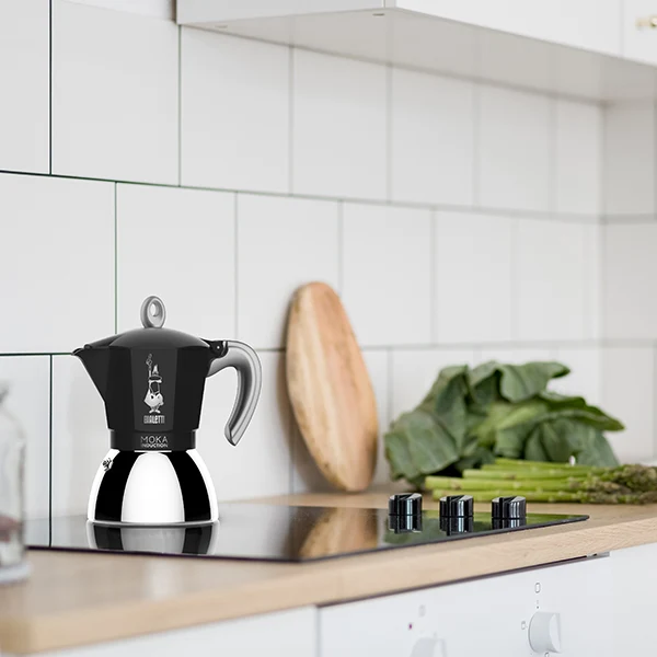 Cafetière italienne moka plaque induction noir 6 tasses Bialetti