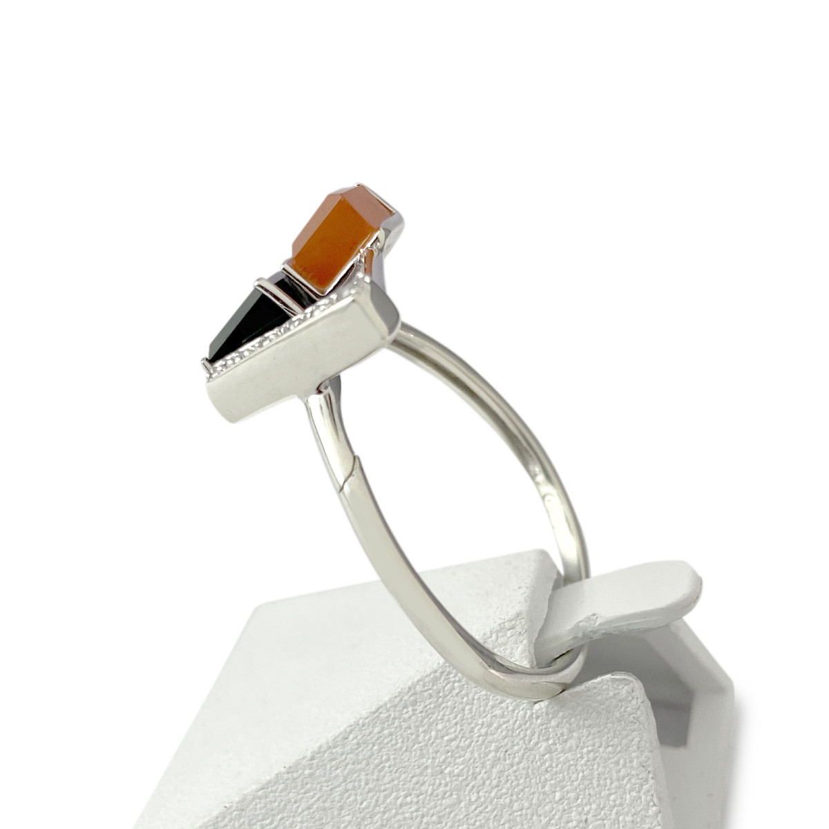 Bague d'occasion or 375 blanc pierres fines et diamants