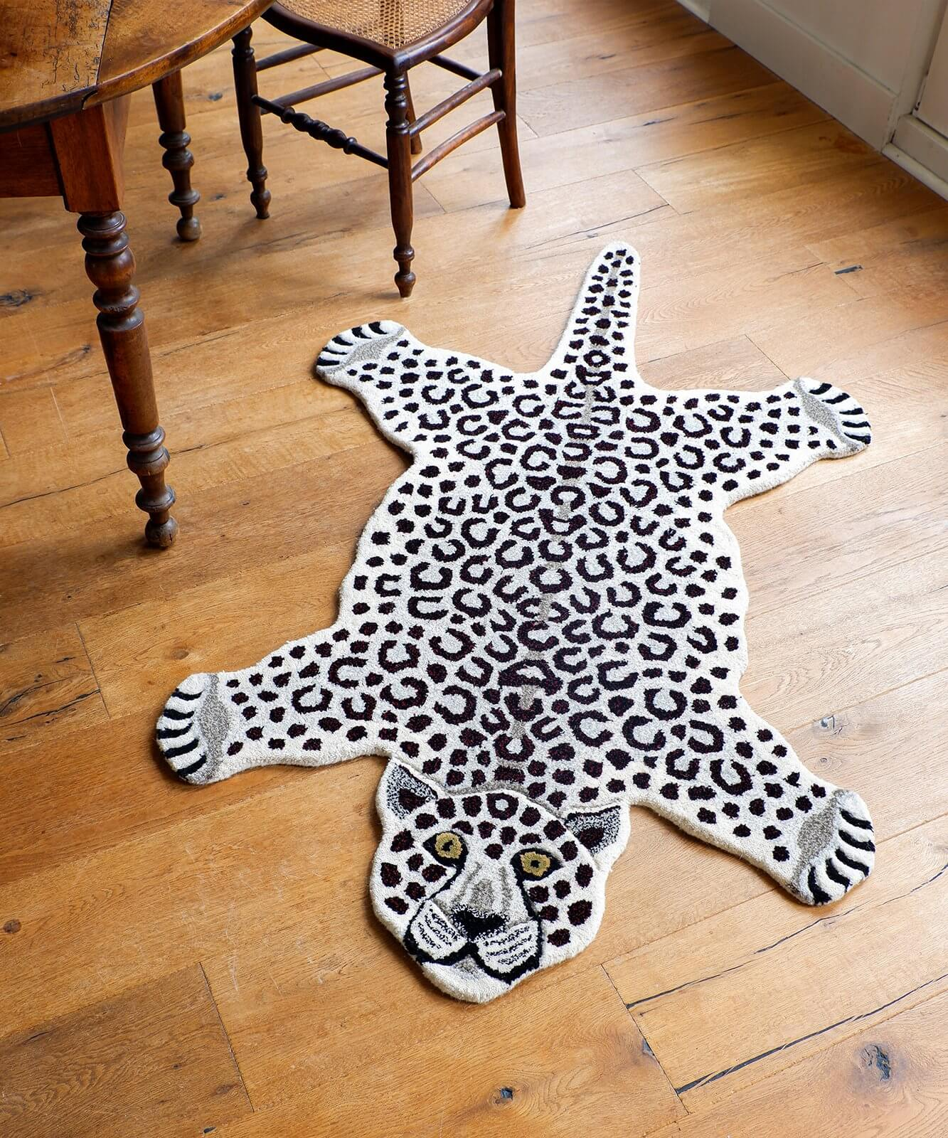 DG Snowy Leopard Rug Large