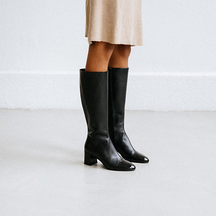 Bottes à talons et bouts pointus  en cuir et bouts vernis