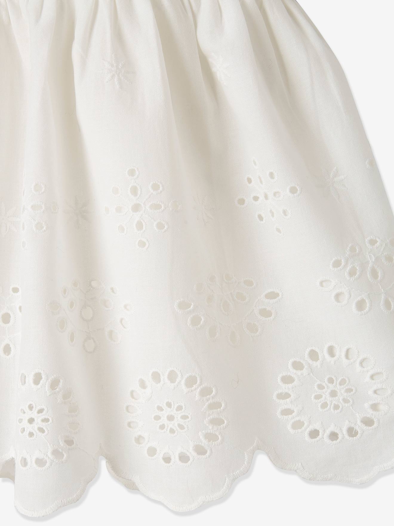 Conjunto para cerimônia infantil com vestido, calcinha e tiara, na cor branca lisa.