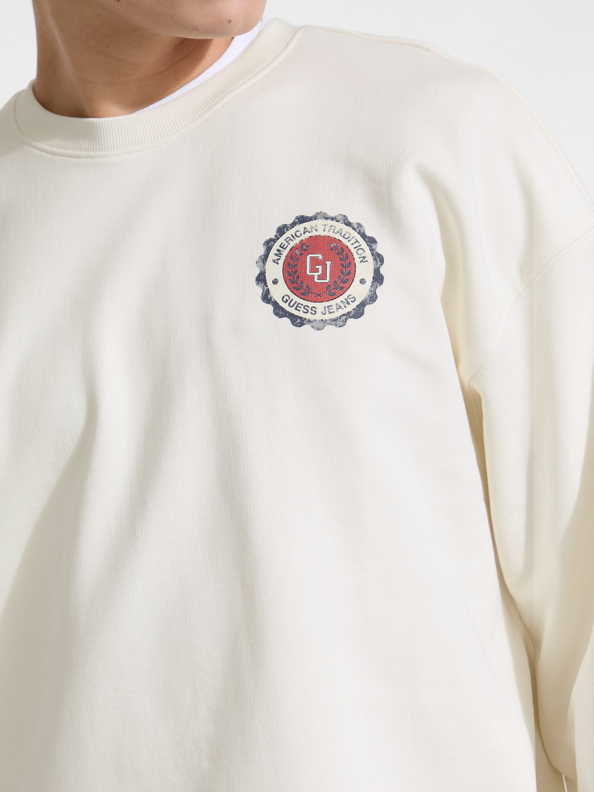 Moletom gola redonda com logo universitário