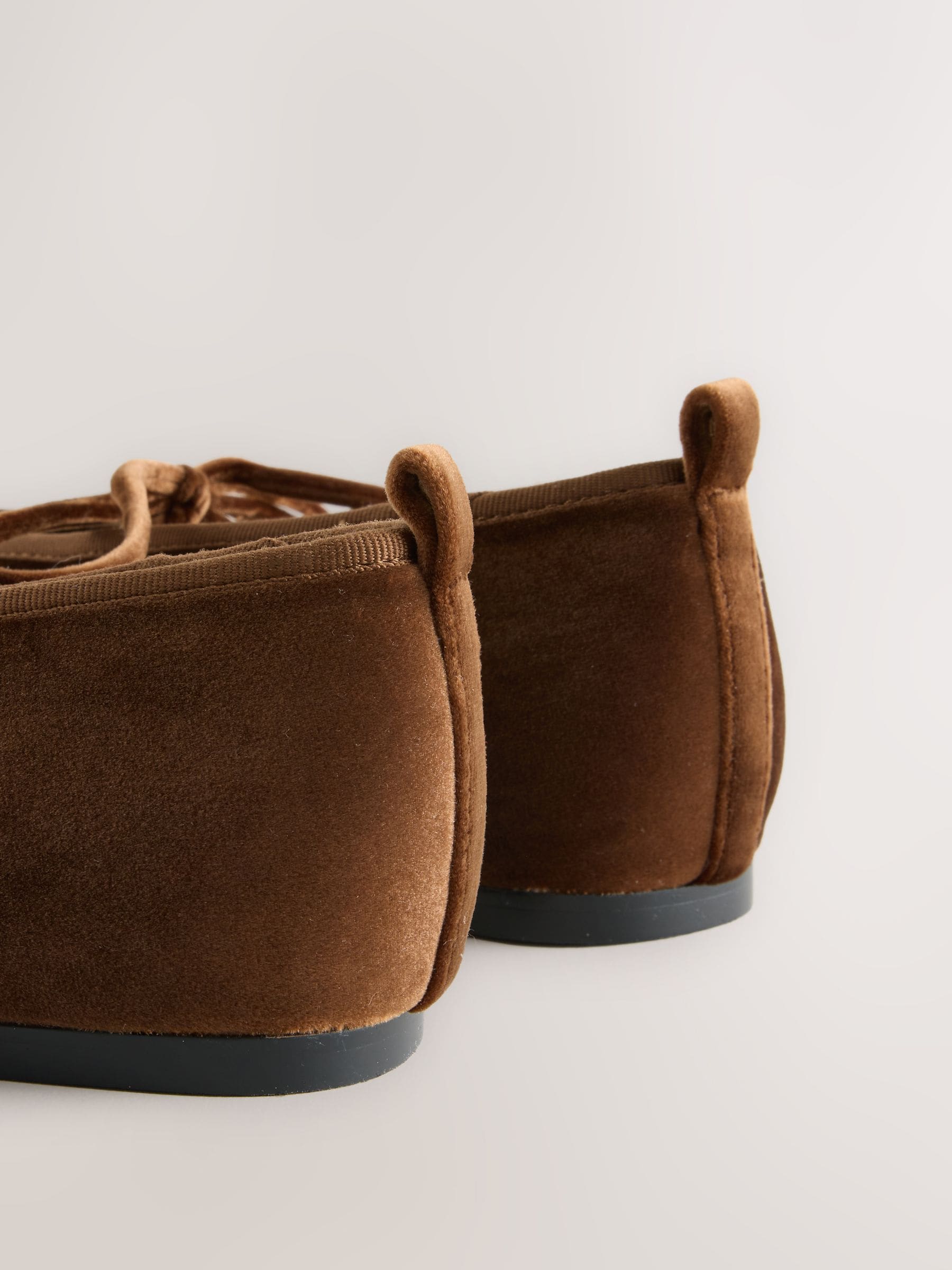 Chocoladebruin - Forever Comfort® Velvet Tie Mary Jane Shoes