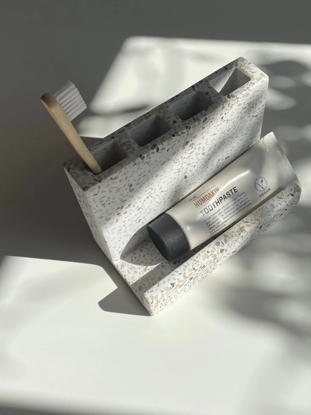 Humdakin  Terrazzo tandbørsteholder - Red/Beige