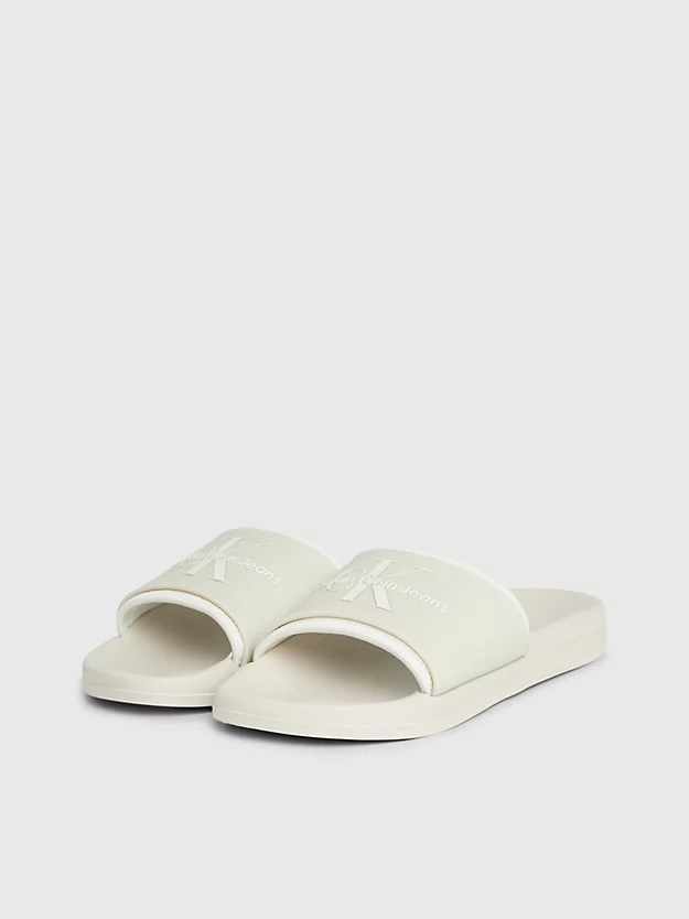 Chinelo com logotipo