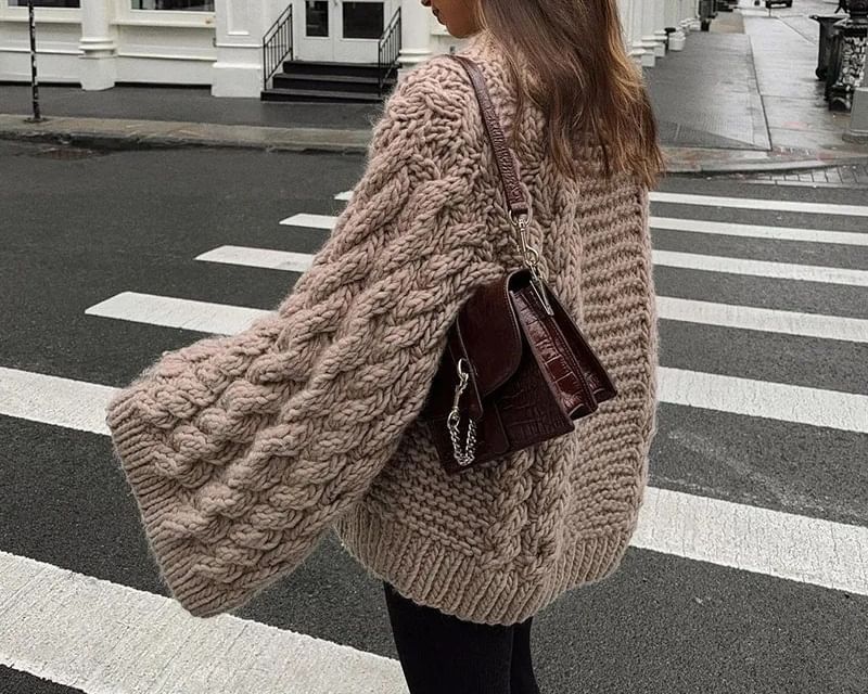 Jerolenea - Ronde hals, effen kabelgebreide oversized trui