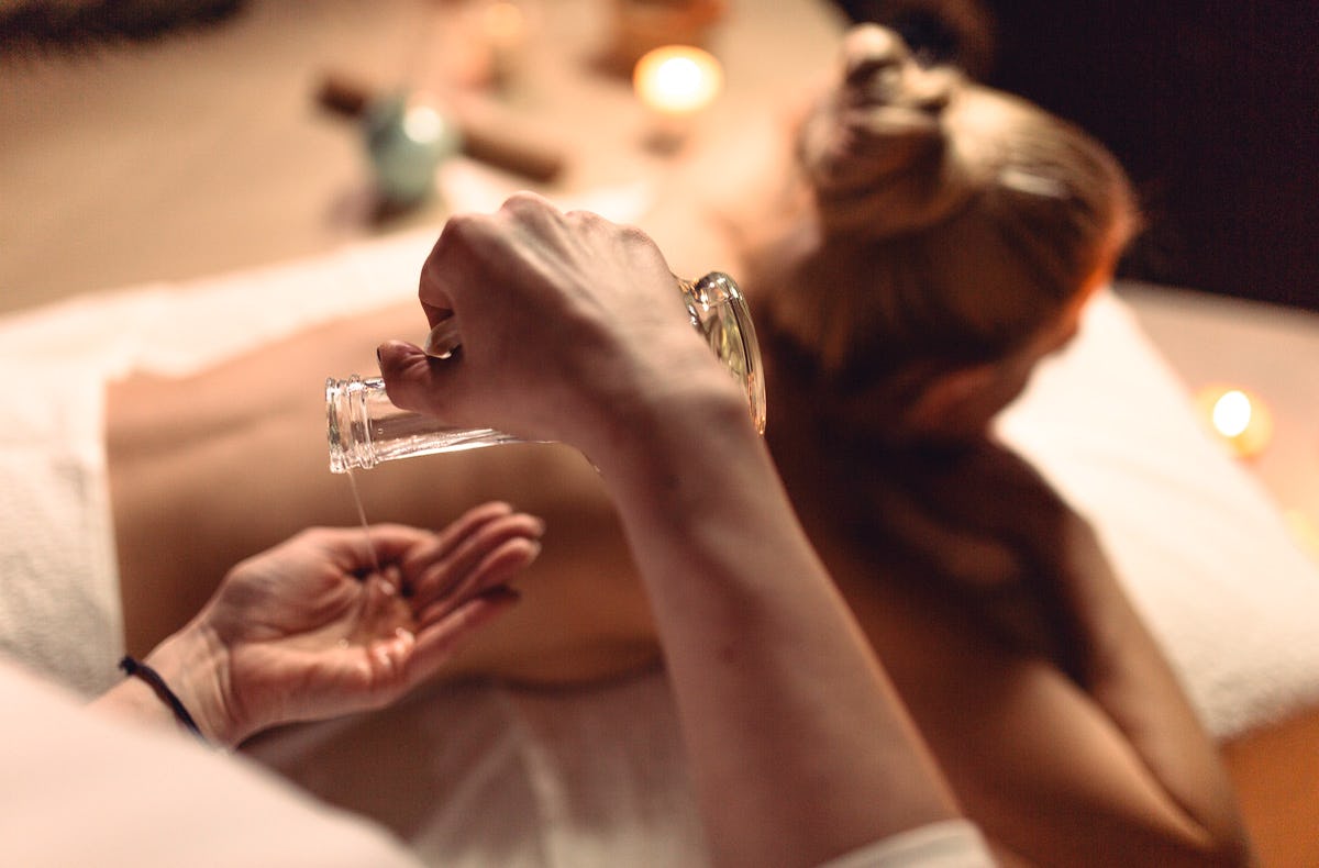 Ayurvedische Ganzkörpermassage für Frauen Berlin