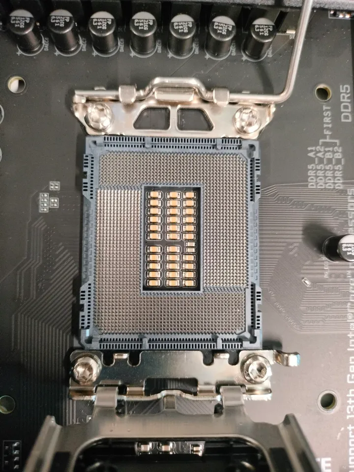 [OUTLET] - Gigabyte - Bundkort - LGA1700 sokkel - Z790 Chipset - onboard grafik (CPU påkrævet) - HD Audio (8-kanaler)