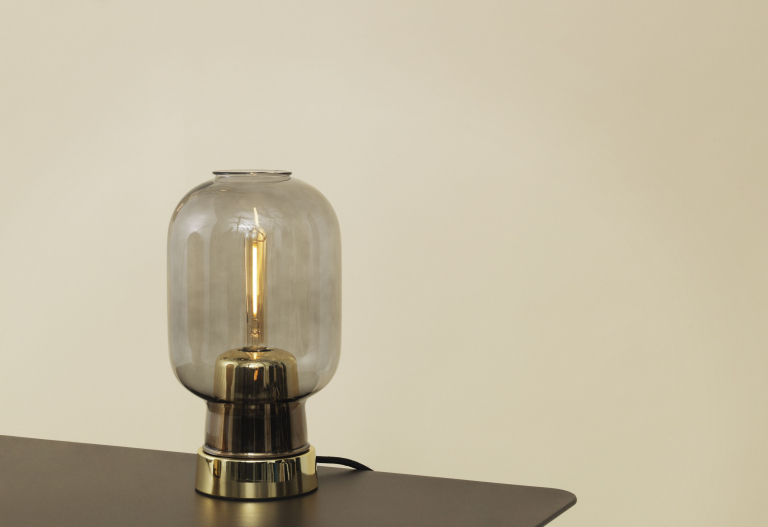 Normann Copenhagen Amp Table Lamp Brass tafellamp Smoke