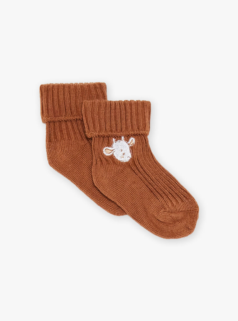 Ensemble haut écru, pantalon et chausettes caramel