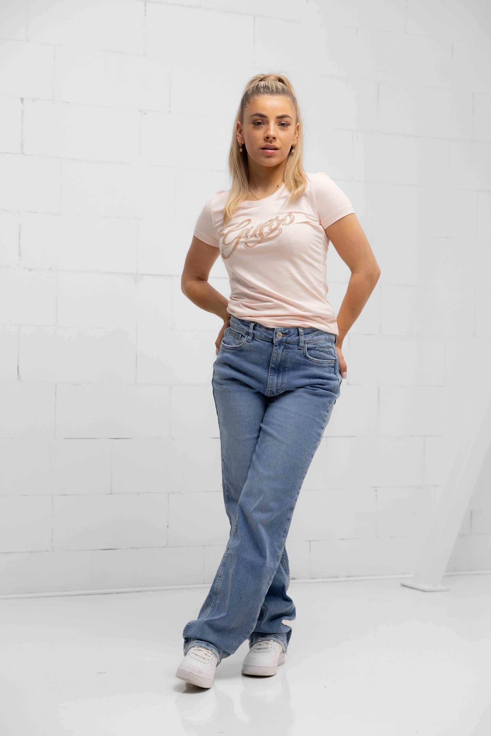 Guess Script T-Shirt Dames Roze