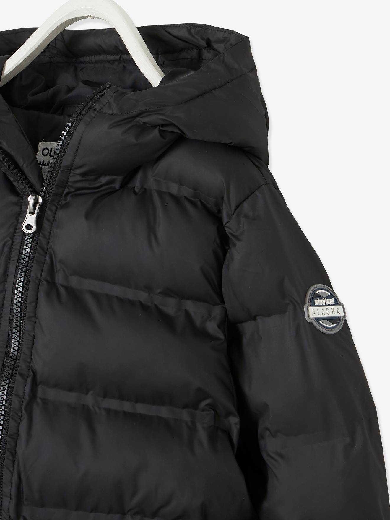 Jaqueta comprida acolchoada com capuz para meninos, preta lisa com estampas.