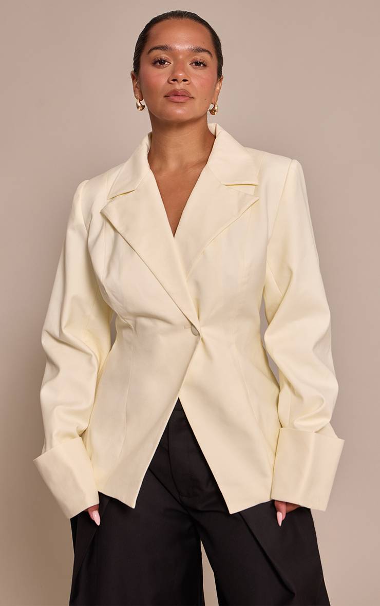 Crème Blazer Shape Taille Cintrée À Revers Retroussés