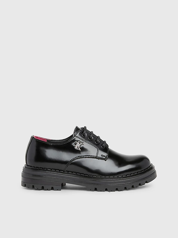 Sapatos infantis com cadarço
