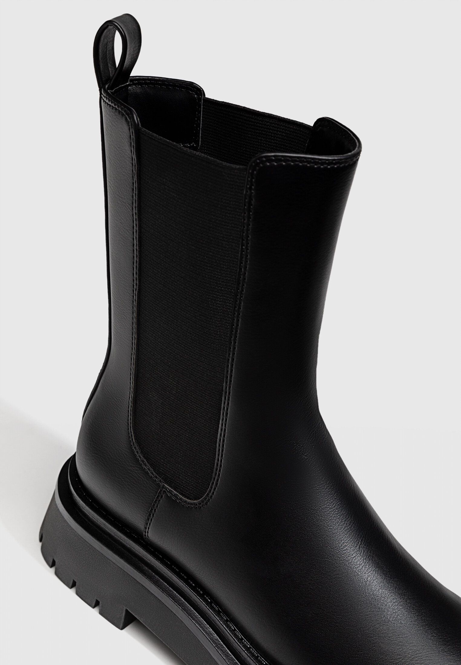 Botas Chelsea de cano curto sem salto