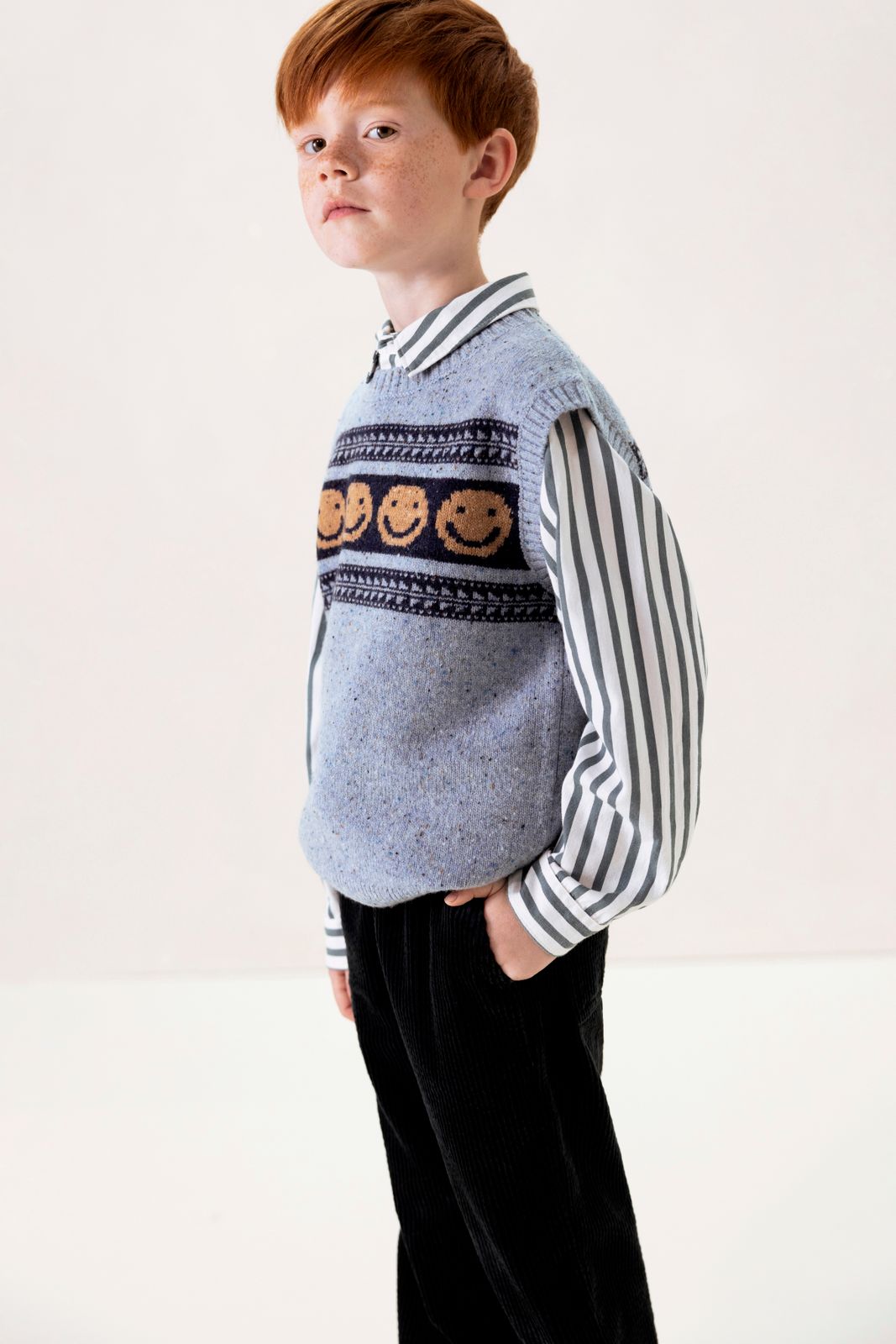 Blauwe gebreide spencer met artwork