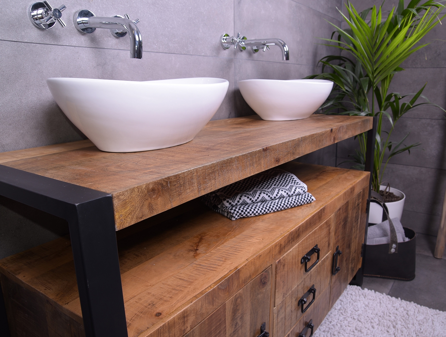 MD Interior Woodz badkamermeubel 135cm 0 kraangaten mangohout met 2 keramische waskommen