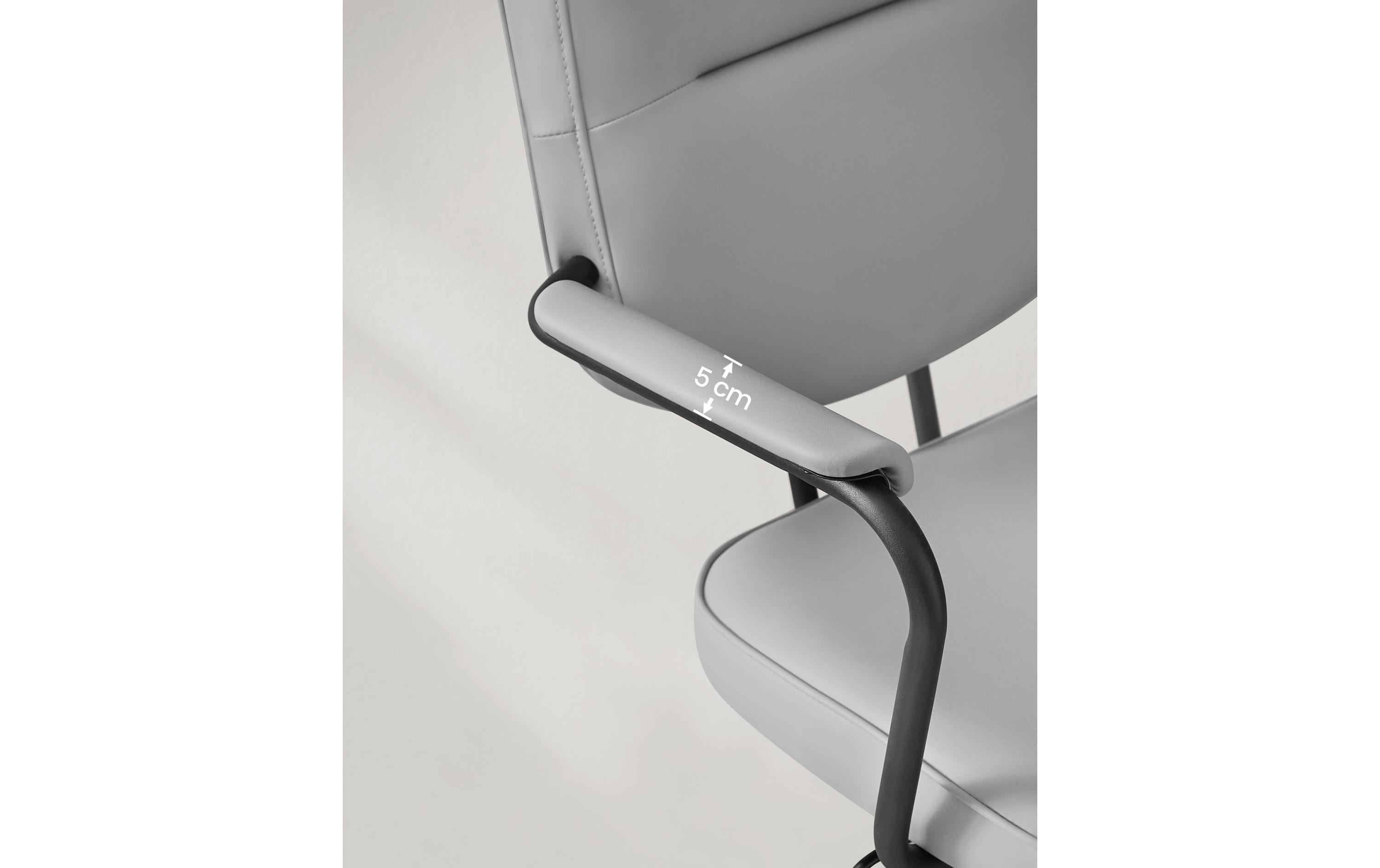 Bürostuhl mit Polsterrücken und Armlehnen, Grau<br>Drehstuhl mit gebogenem Sitz