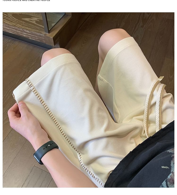 Tiaota - Contrasterende gestikte shorts met gemiddelde taille