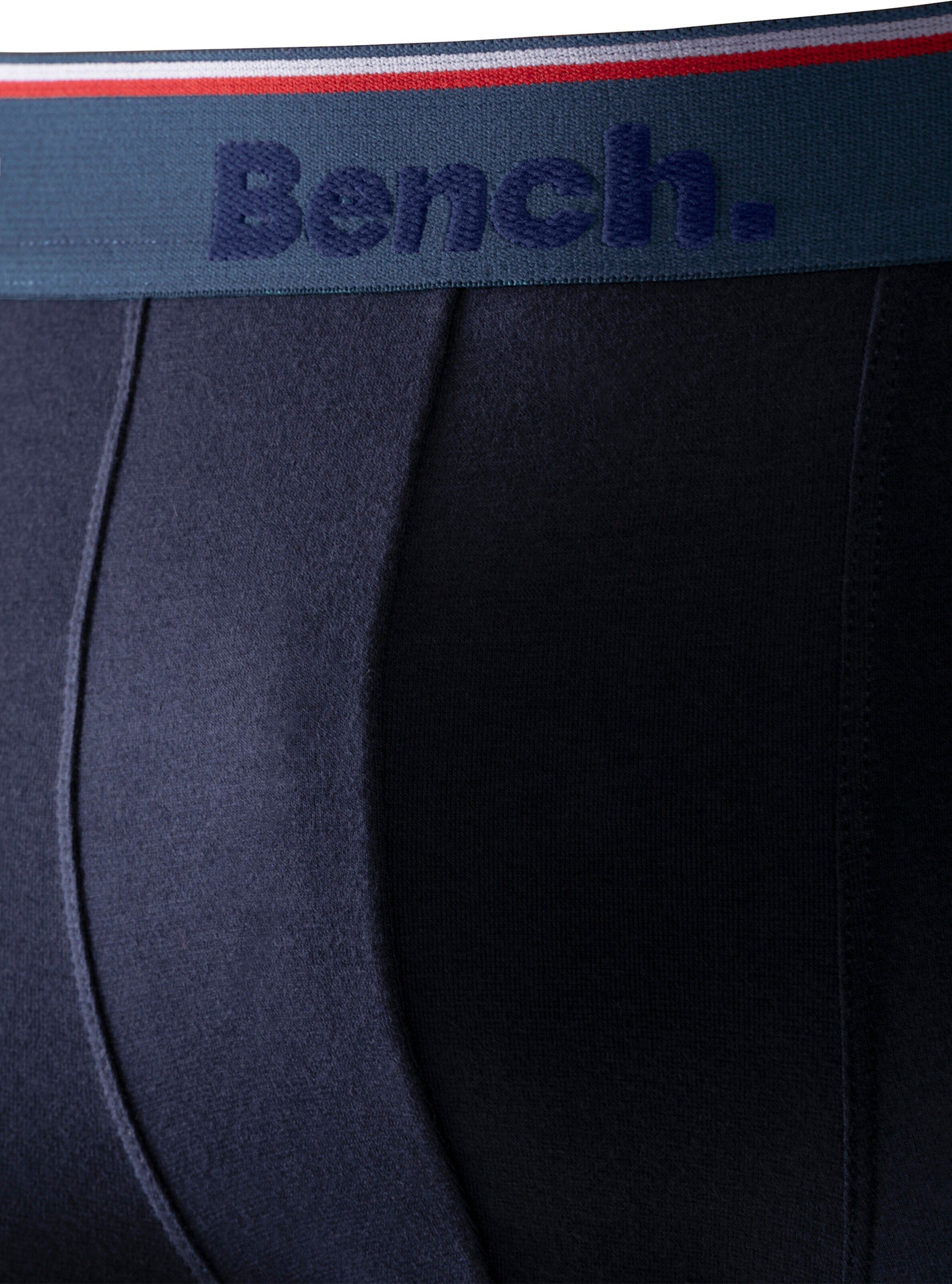Bench. Langer Boxer in rot, blau, anthrazit, schwarz