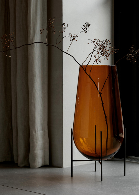 Audo Copenhagen Échasse vaas vloervaas large Smoke / Brushed Brass