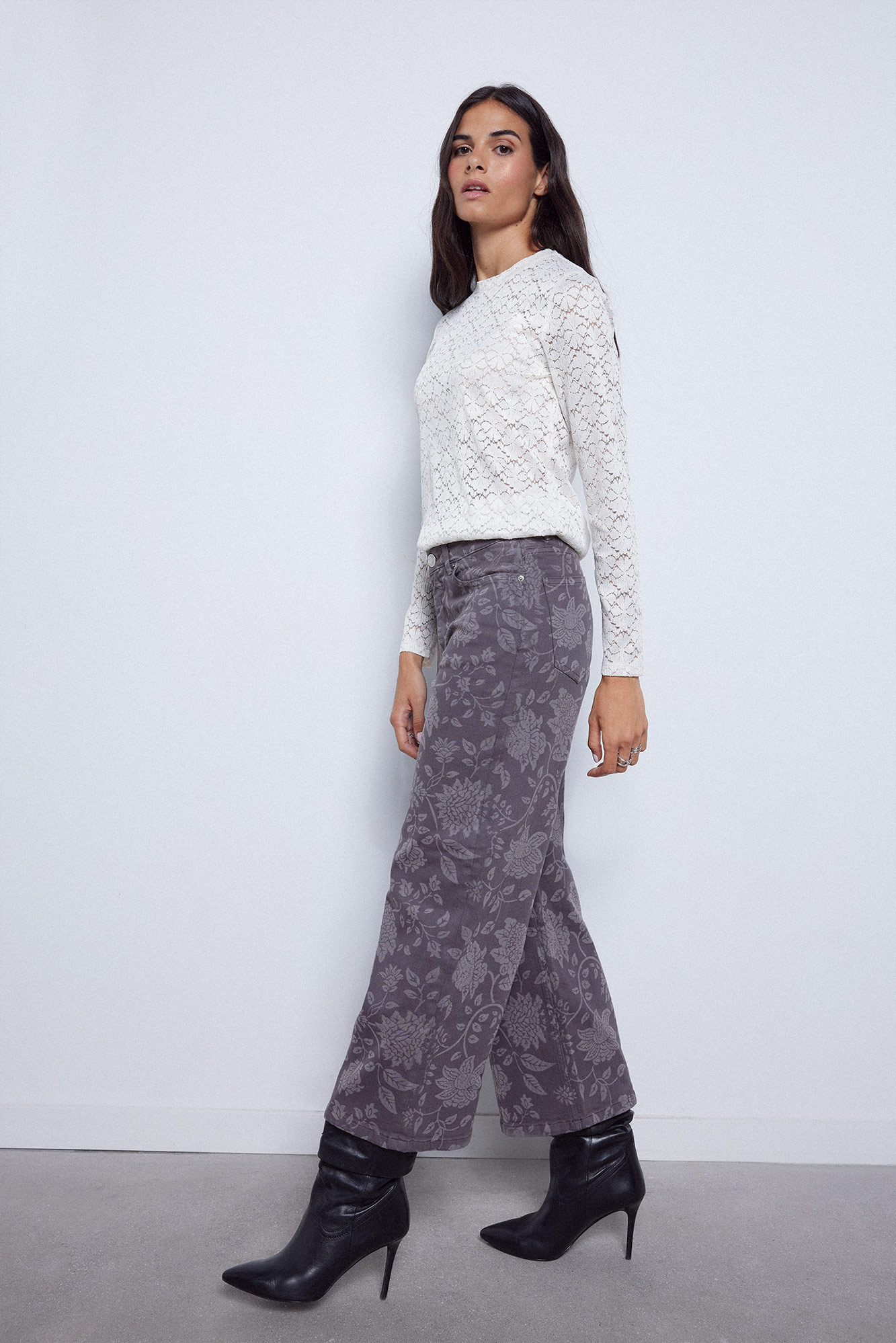 Calças palazzo com modelagem estampada