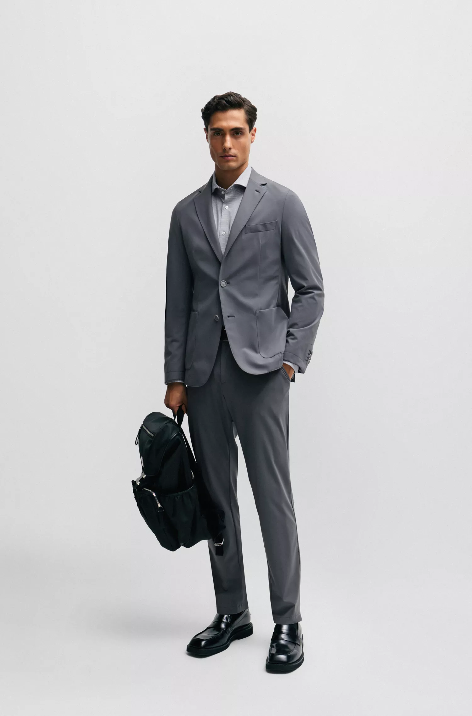 Camisa BOSS preta de corte regular em tecido estruturado de alta performance com elasticidade.