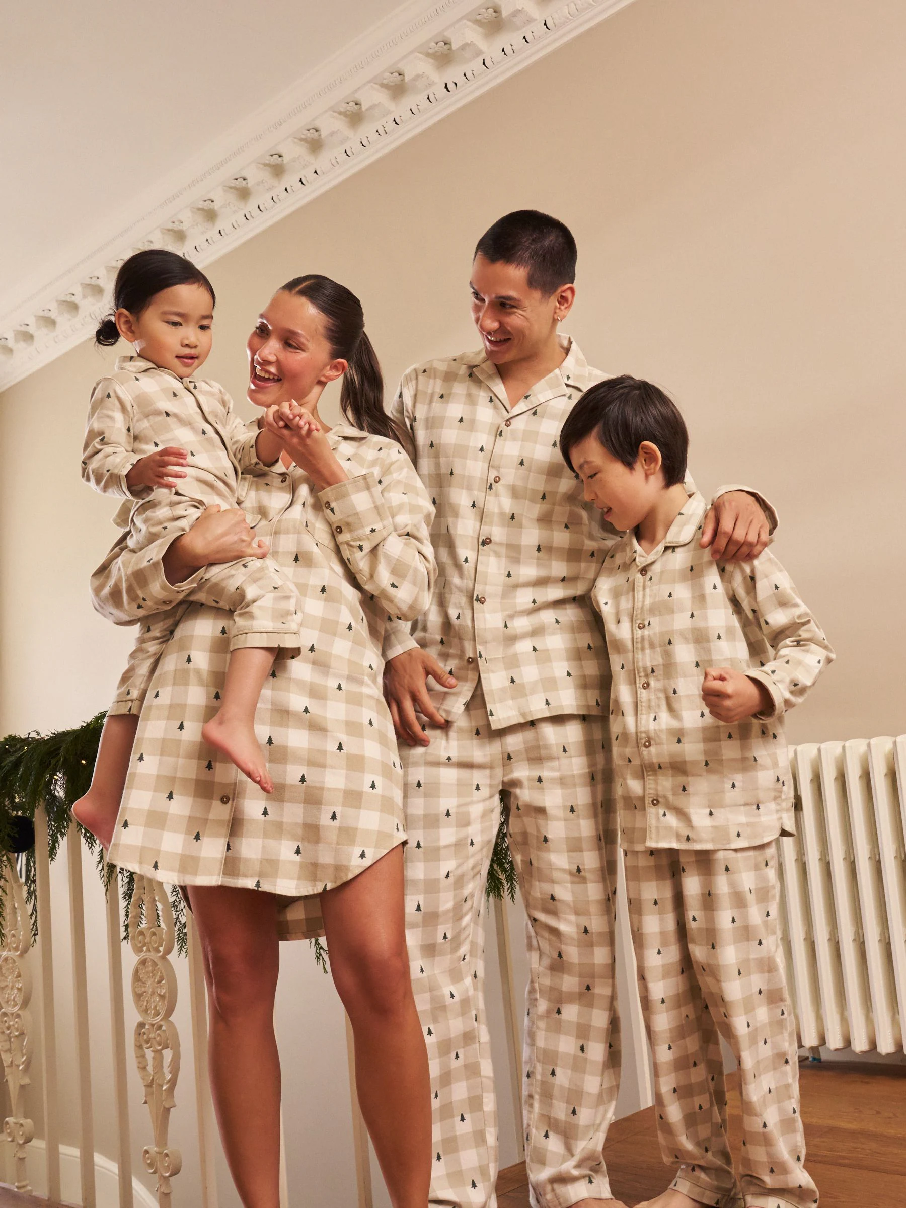 Neutraal geruit - Bijpassende familie Kerstmis Knoopsluiting Pyjama's