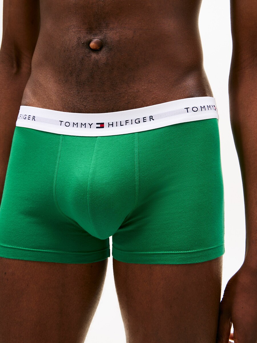 TOMMY HILFIGER<br>Conjunto de 5 cuecas boxer essenciais em algodão com a assinatura da marca.
