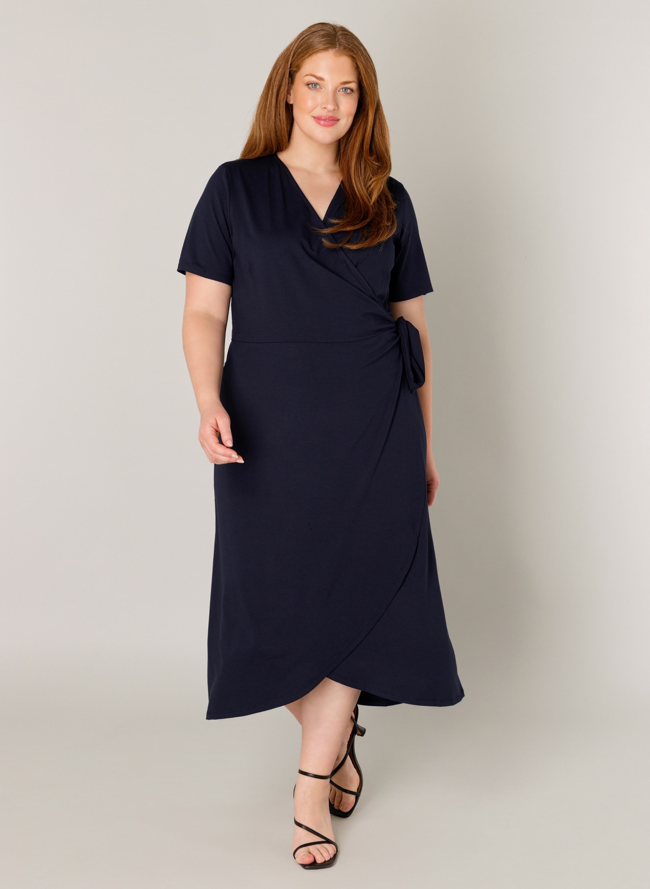 Base Level Curvy Wickelkleid »Abbie« Weich fliessende Viskose-Mischqualität