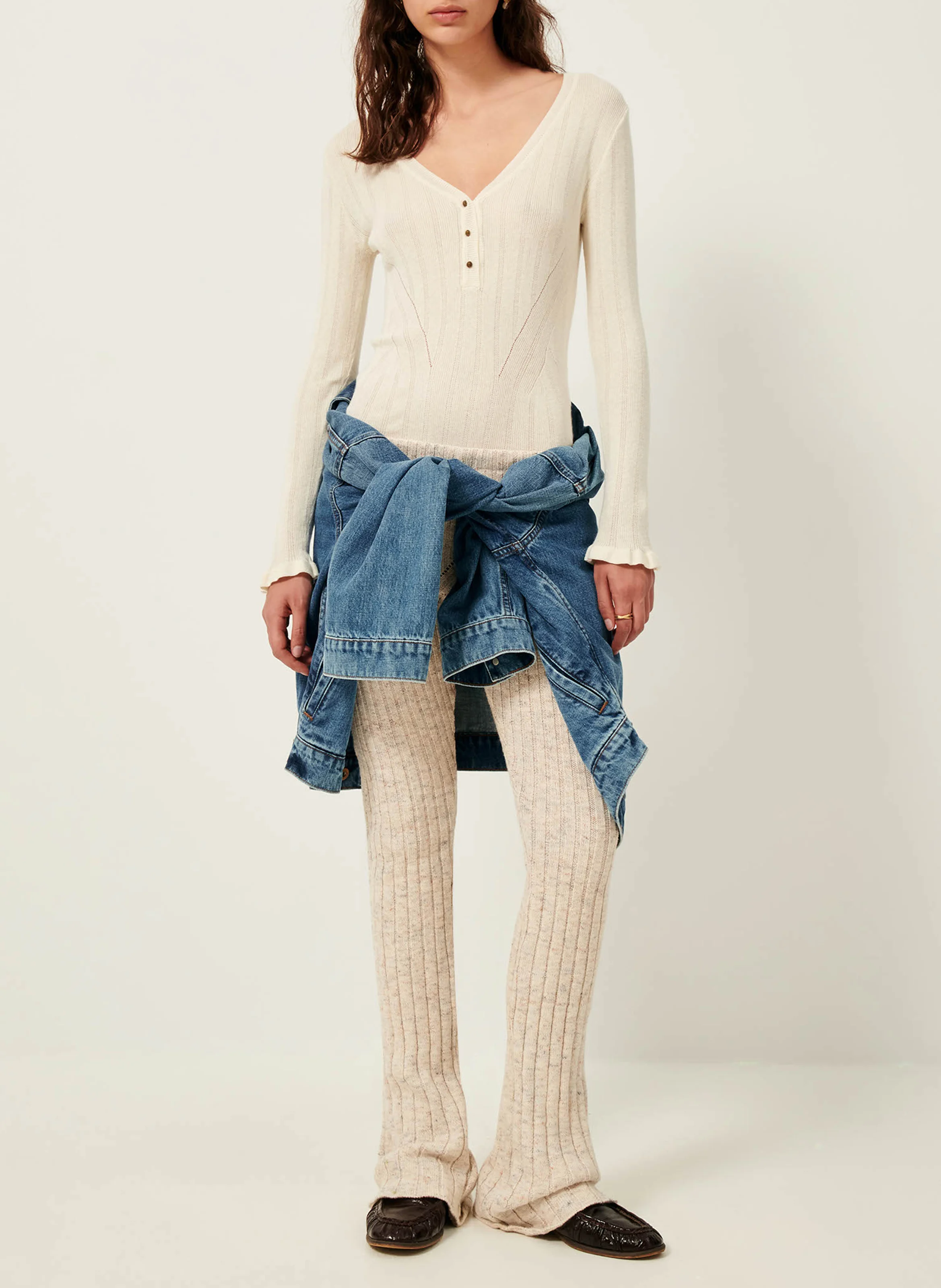 ESTE - Pull fin ajusté col V en coton et cachemire | Beige