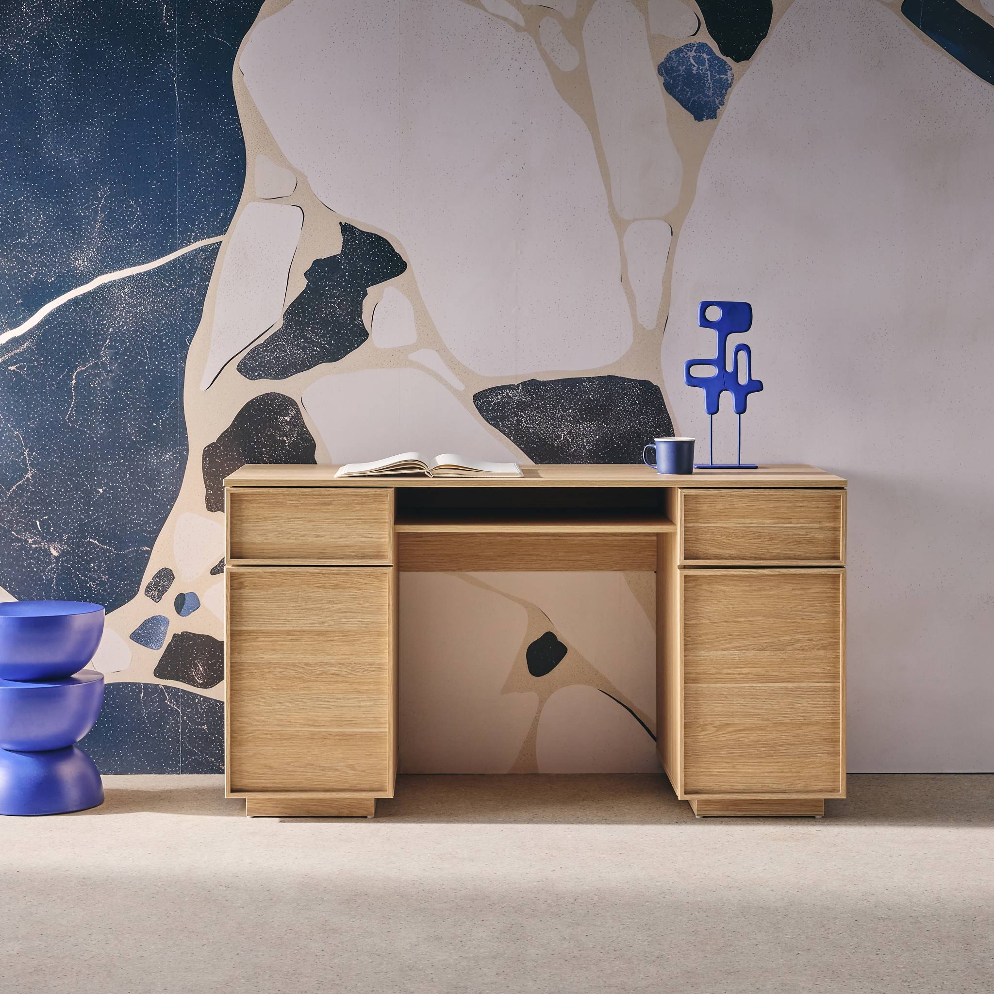 sweeek - Bureau houteffect bureau 2 deuren 2 laden 1 nis 140cm