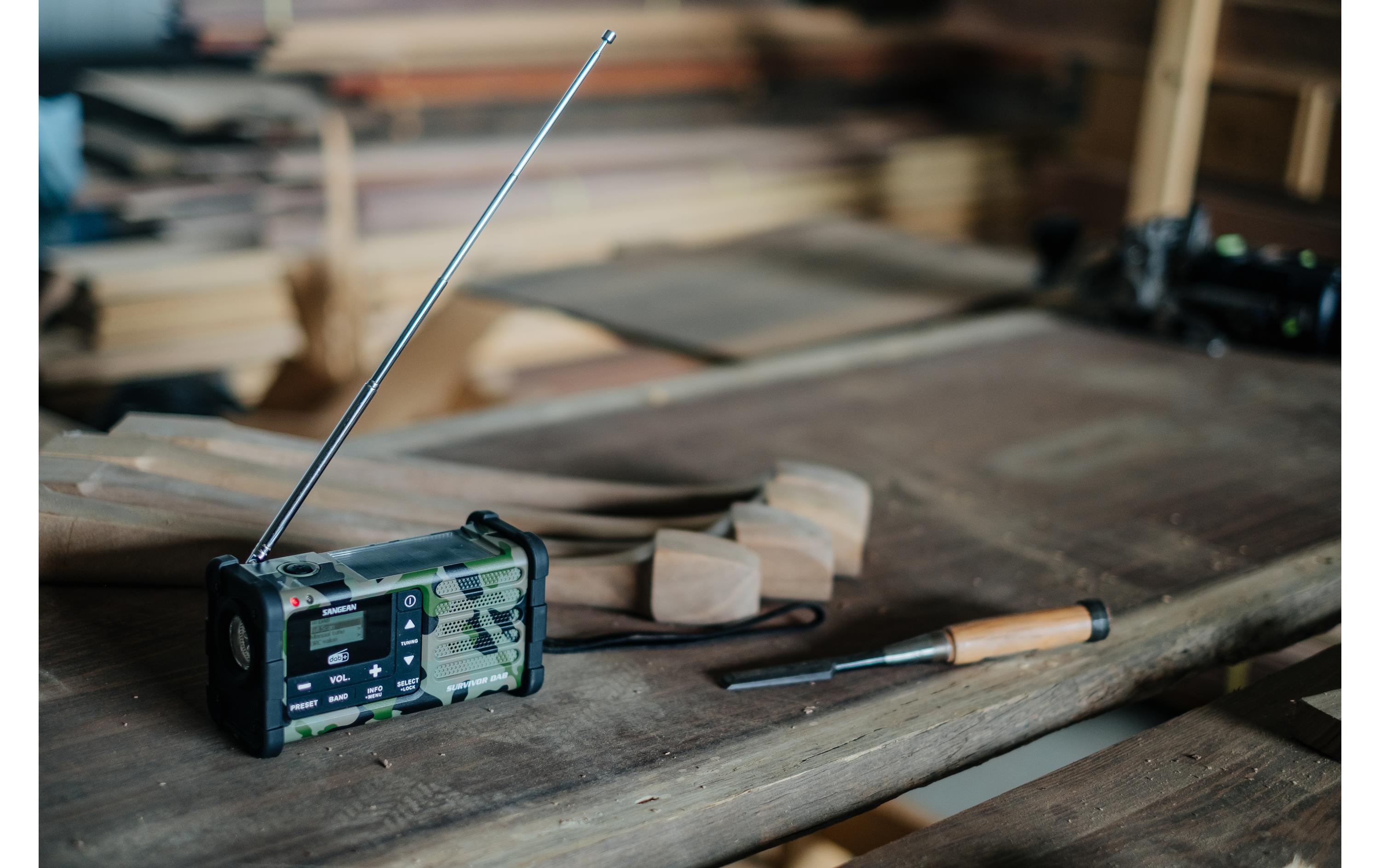 DAB+ Radio Survivor DAB Camouflage<br>Wiederaufladbares Notfallradio / Kurbelradio