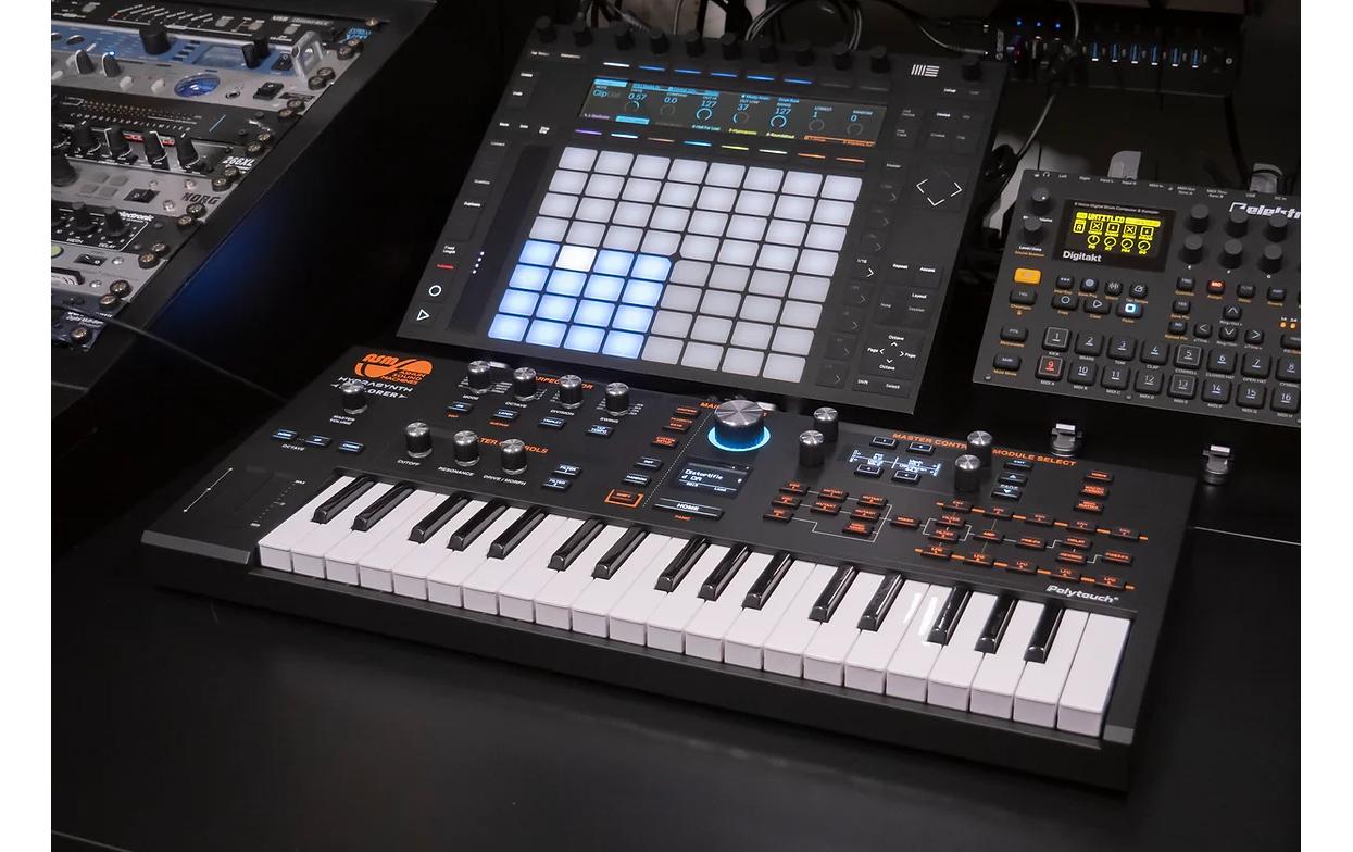 HYDRASYNTH Explorer<br>Halbgewichtetes Keyboard