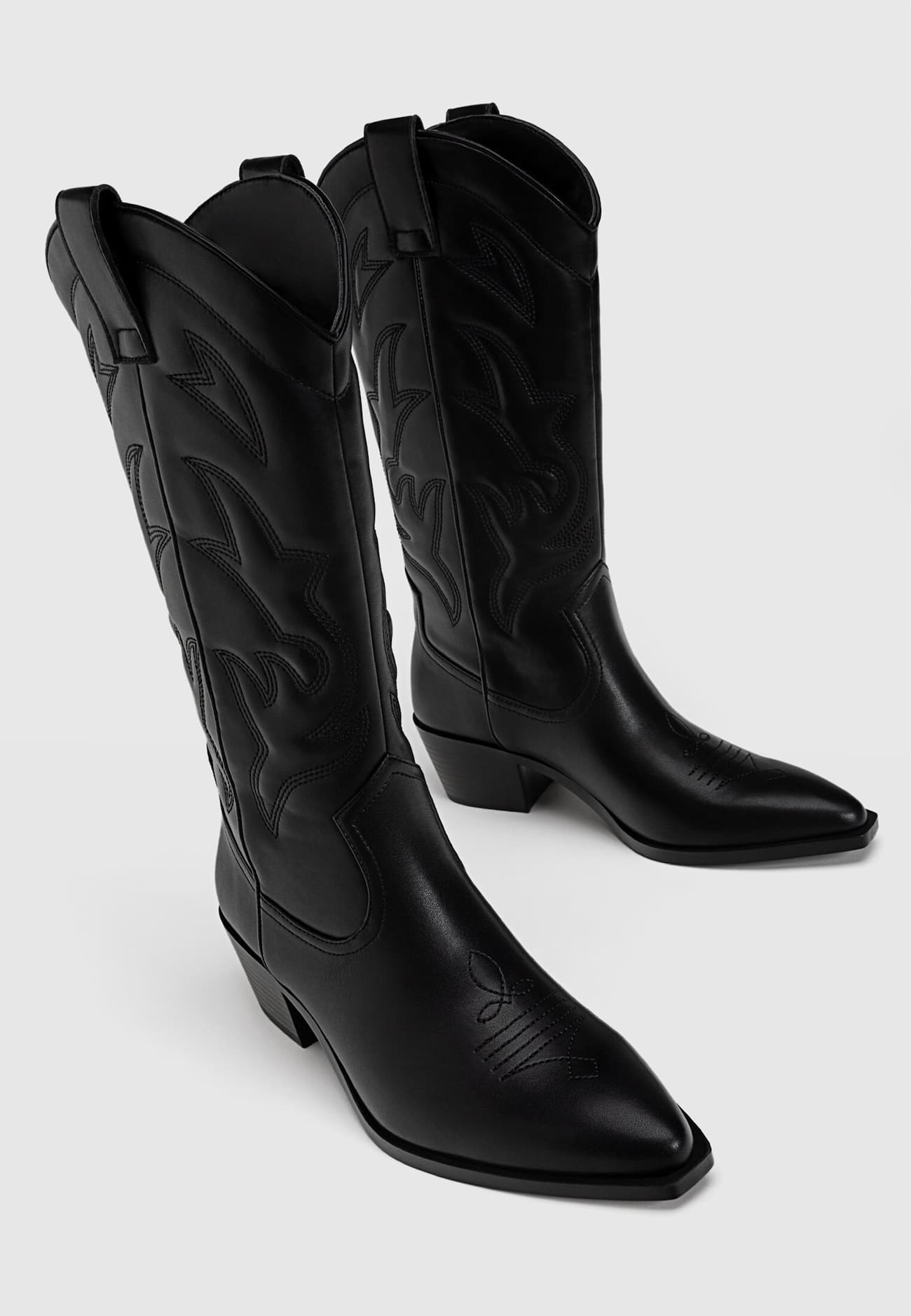 Botas de cowboy com salto alto